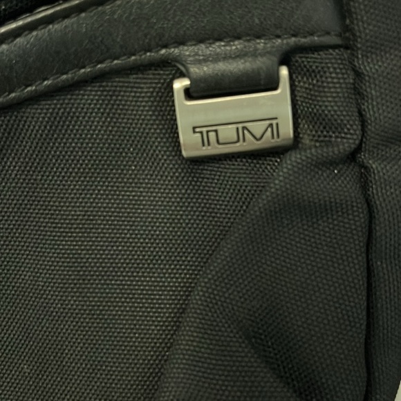 Tumi Black Shoulder Bag Minimalist Design - Picture 2 of 7